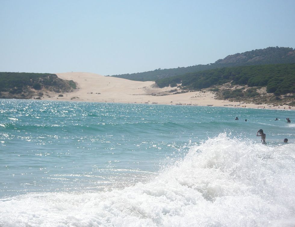 <p>La Costa de la Luz aparece con este área casi virgen situada en Tarifa entre dunas, pinos y buenas olas para el windsurf.</p>