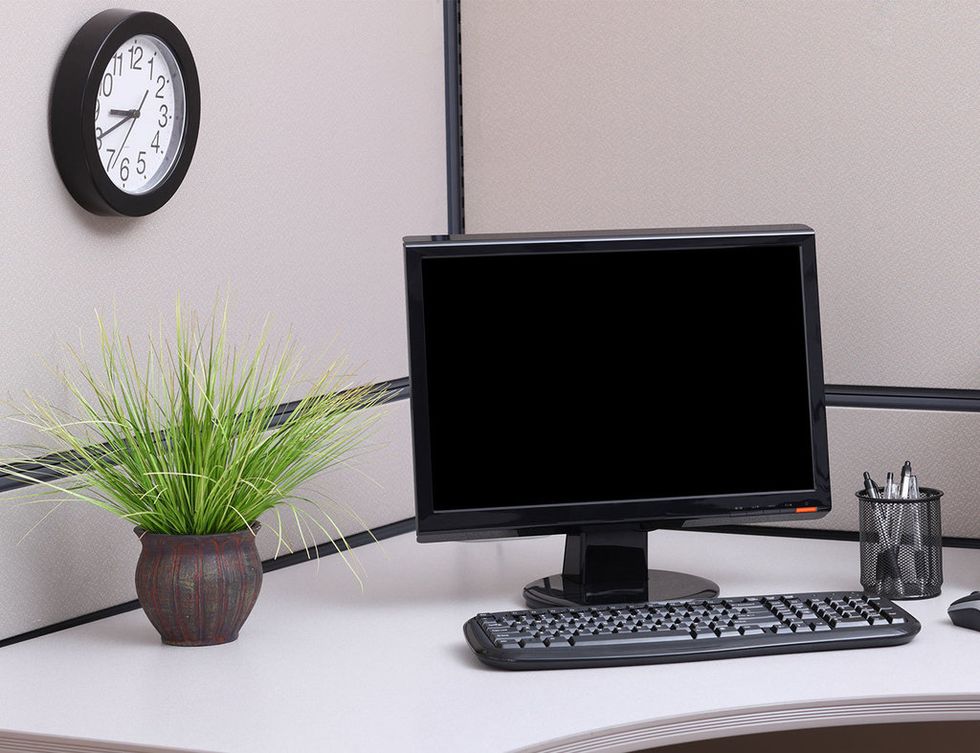 <p>Hay estudios que demuestran que tener plantas decorando el escritorio puede levantar el ánimo y fomentar la creatividad. Pero como todo en la vida, no hay que llevarlo al extremo porque demasiado verde puede ser fruto de distracciones.</p>