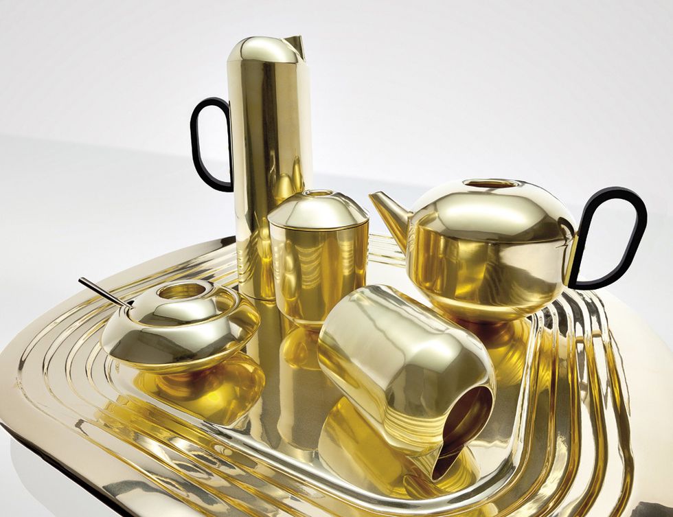 <p>El británico Tom Dixon nos ofrece una degustación de lujo con el juego Form Tea Set. Refinamiento en estado puro. </p>