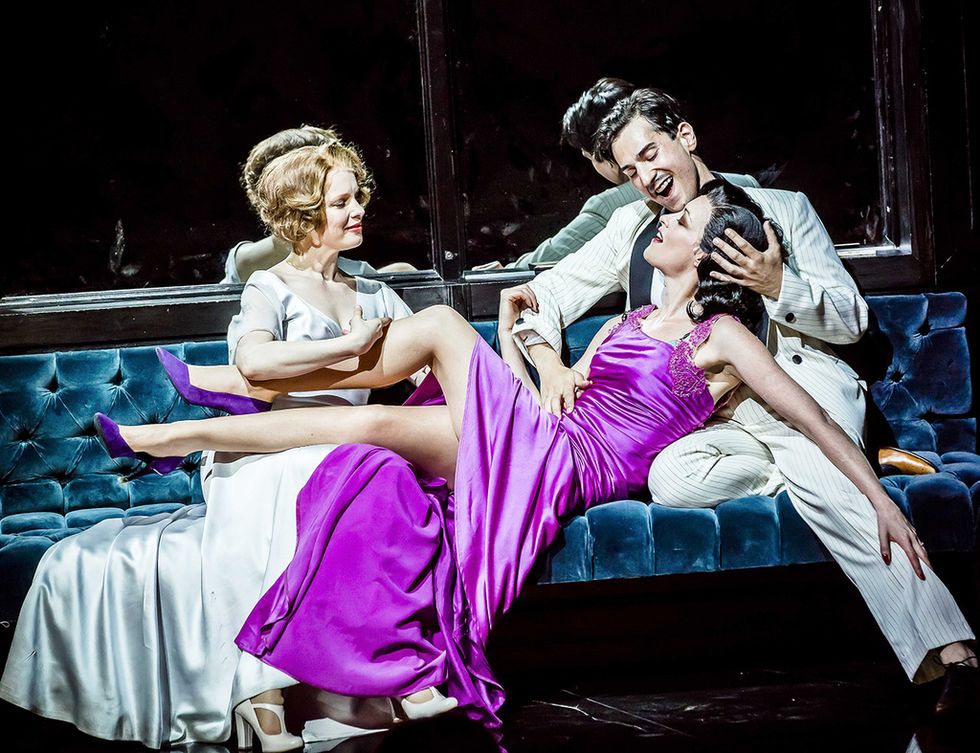 <p>Este fin de semana, el teatro Arriaga de Bilbao acogerá dos representaciones de <a href="http://www.teatroarriaga.com/obra.php?idioma=_es&amp;id_espectaculo=694#nogo" target="_blank"><strong>'Powder her face',</strong></a> un gran montaje del Covent Garden de Londres sobre la lujurosa vida de la duquesa de Argyll, un escándalo que removió el Reino Unido en los años 60. Esta ópera escenificada se sitúa en 1963, cuando la escabrosa vida sexual de la duquesa Margaret de Argyll salió a la luz en la prensa. En realidad, perfila un personaje solitario y digno, que suscita compasión.</p>