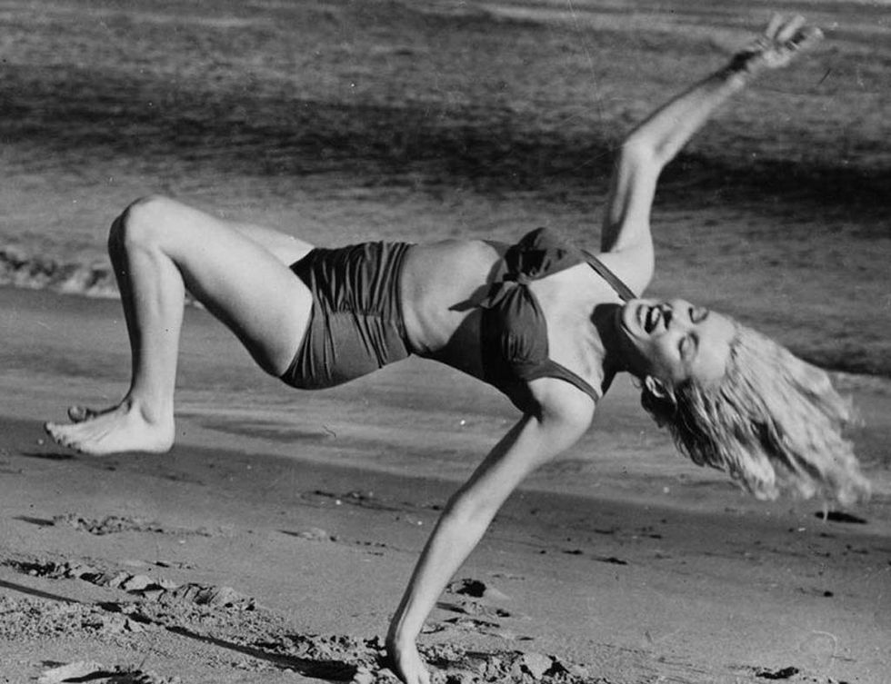 <p>En una playa de Los Angeles, California, en 1950. </p>