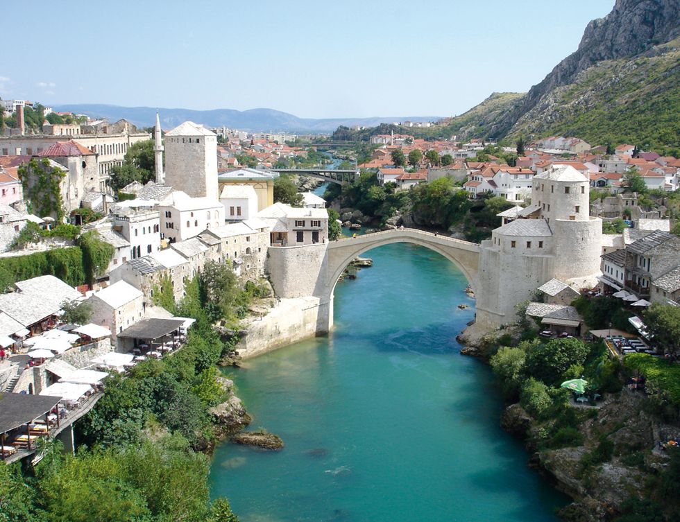 <p>Esta localidad de <a href="http://www.bhtourism.ba" target="_blank">Bosnia y Herzegovina</a> es encantadora. Te cautivará el famoso puente otomano y su trazado medieval, además de la mezcla cultural con vestigios árabes.&nbsp;</p>