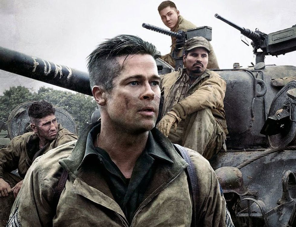 <p>Brad Pitt nos gusta en cualquier momento y lugar pero en este film hemos de reconocer que la historia eclipsa al actor. <strong>'Corazones de acero'</strong> está protagonizada por una brigada de cinco soldados americanos que, a bordo de un tanque, han de luchar contra un ejército nazi en los últimos días de la Segunda Guerra Mundial. Drama bélico con mucha tensión y valor que, con un gran elenco de actores, ofrece un nuevo punto de vista sobre los sucesos que sobrecogieron el mundo entero en el siglo XX. Se estrena este viernes y es de obligado visionado.</p>