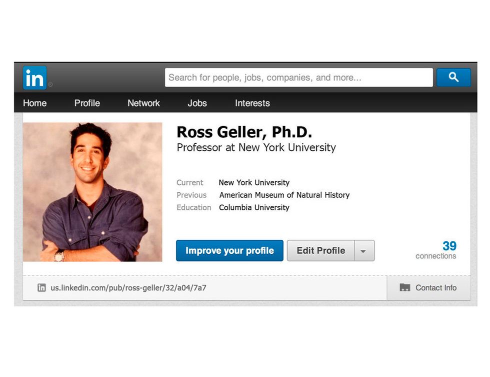 <p>No habría otra red social mejor para <strong>Ross</strong>, que<strong> Linkedin</strong>. Su trabajo como paleontólogo, su doctorado, sus clases en la Universidad. Por fin un lugar en el que presumir de su título de 'Dr. Geller'.</p>