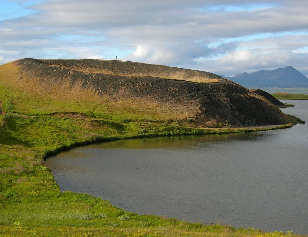 <p>Sin irnos de Islandia, la zona de Dimmuborgir fue elegida por su paisaje agreste y escarpado para evocar las tierras que hay más allá del Muro.</p>