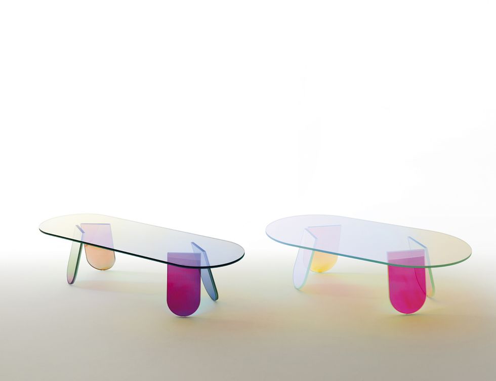 <p>Patricia Urquiola “odiaba” el cristal. Glass ha logrado que con él cree el producto estrella del año. Esta etérea mesa que cambia de color según el punto de vista. ¡Genial! <a href="http://glass.it/" target="_blank"><strong>glass.it&nbsp;</strong></a></p>