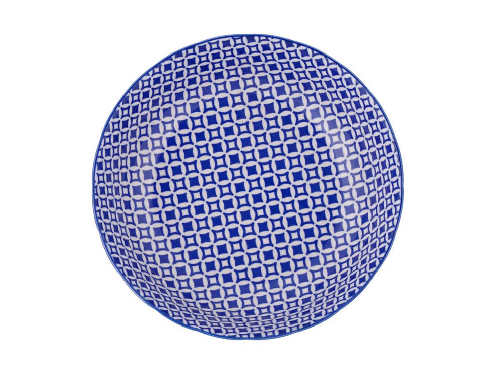 <p>Plato llano con estampado geométrico azul cobalto (3,99 €).</p>