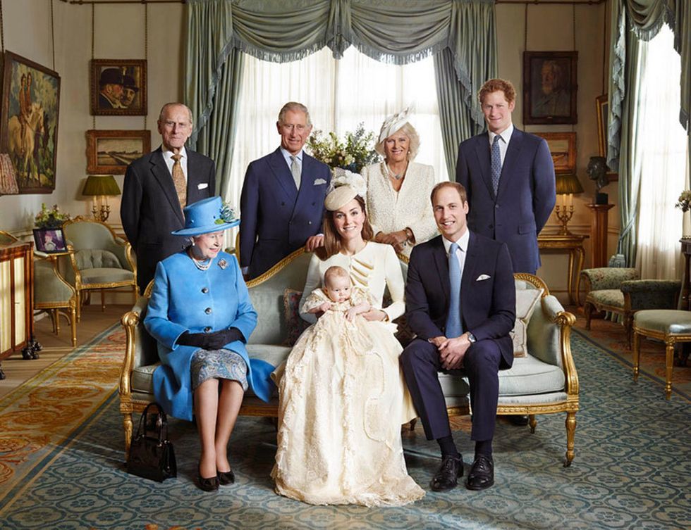 <p>Una imagen para el recuerdo, la Familia real inglesa en una foto oficial del bautizo del príncipe George.</p>