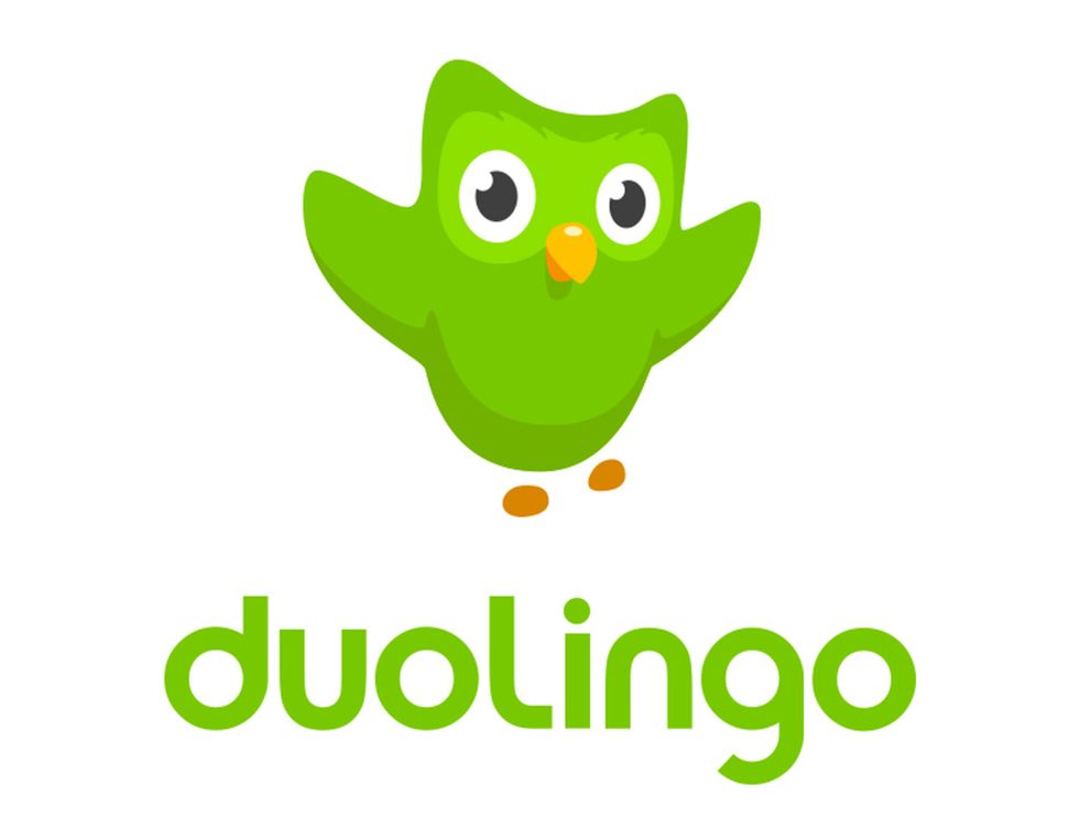 <p>Si quieres aprender idiomas, <a href="https://www.duolingo.com/" target="_blank"><strong>Duolingo</strong></a> es una solución, porque además es totalmente gratis. Puedes crearte un perfil para estudiar online o desde el móvil (está disponible para iOs, Android y Window Phone), hacer una prueba de nivel y comenzar a estudiar. Con metas diarias, bonificaciones, lecciones al gusto y con varios idiomas para elegir, es uno de los recursos más completos.</p>
