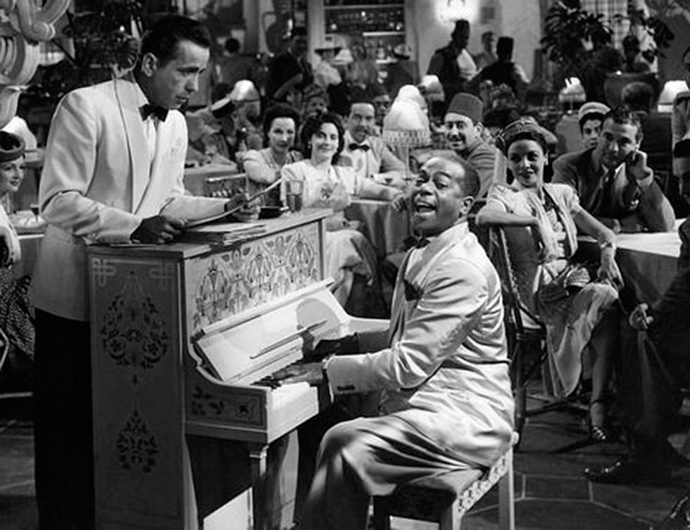 <p>La casa de subastas Bonhams de Nueva York volvió a hacer historia en 2014 al vender el piano con el que Sam (Dooley Wilson) tocaba 'As Time Goes By' –por petición de <strong>Ingrid Bergman</strong><strong>–</strong> en el filme 'Casablanca'. El instrumento, que alcanzó los 2,3 millones de euros, dio lugar al famoso 'Tócala otra vez, Sam', una de las frases más recordadas en la historia del cine, y que curiosamente, <strong>Bogart</strong> nunca llegó a pronunciar. &nbsp;</p>