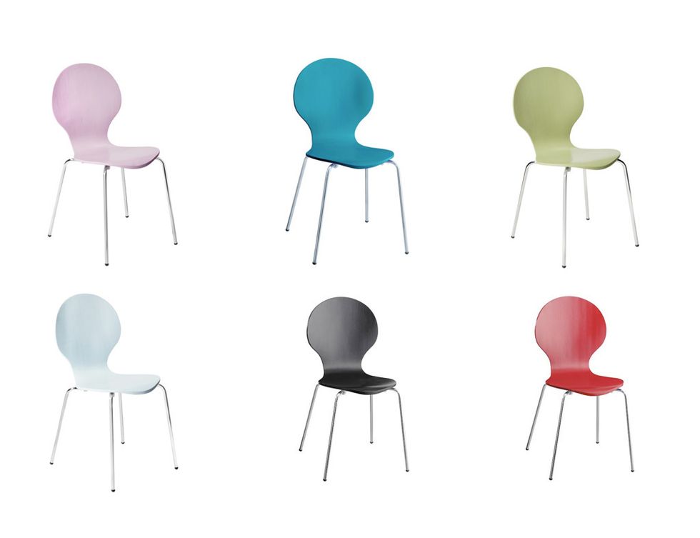 <p>Silla de comedor modelo Marcus, de <strong>Urban Chic,</strong> con estructura de aluminio, asiento y respaldo en madera lacada (55 €). Disponible en lila, turquesa, verde claro, azul, negro y rojo.&nbsp; </p>