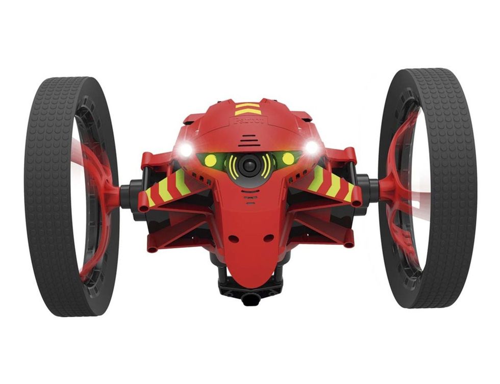 <p>Mini dron Jumping Night Marshall para 'smartphones', fácil de manejar, programable, puede saltar, empujar o equilibrarse perfectamente sobre sus dos ruedas (169,15 €), de <strong>Parrot.</strong></p>