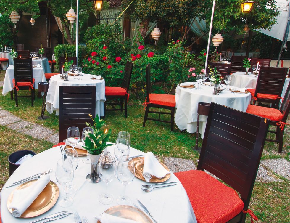 <p>Una casa tailandesa es el secreto más exótico de Madrid. Está junto al espectacular jardín del restaurante The Garden 2112 (en la foto) y se alquila –con piscina– para eventos privados.&nbsp;</p>