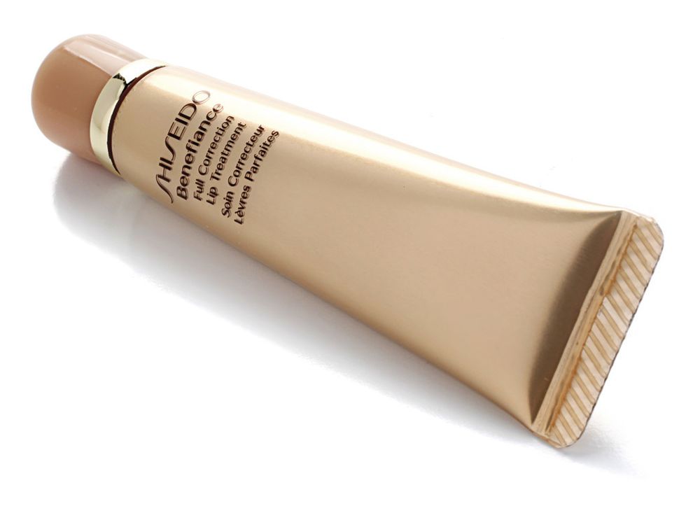 <p>'Full Correction Lip Treatment Benefiance', con colágeno marino, para los labios (40,60 €). De <strong>Shiseido</strong>. </p>