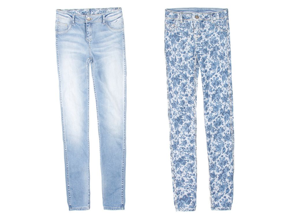 <p>Dos por uno en estos jeans lisos desgastados y con flores en el anverso.</p>