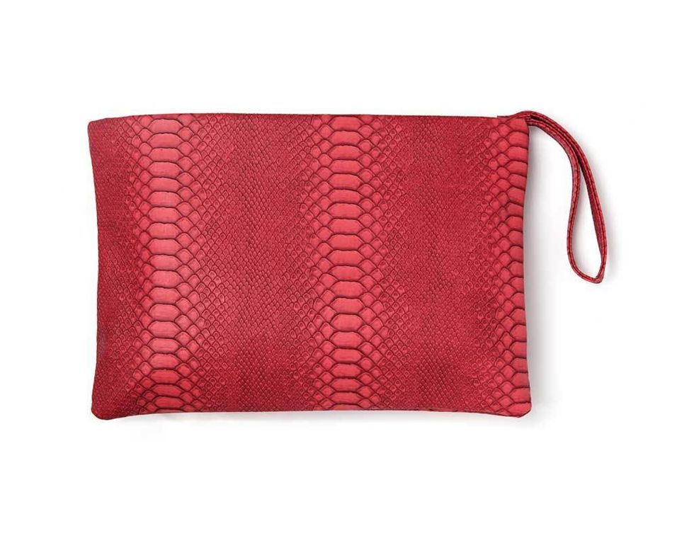 <p>Cartera regalo de<strong>&nbsp;ELLE Agosto</strong>&nbsp;en color rojo.</p>