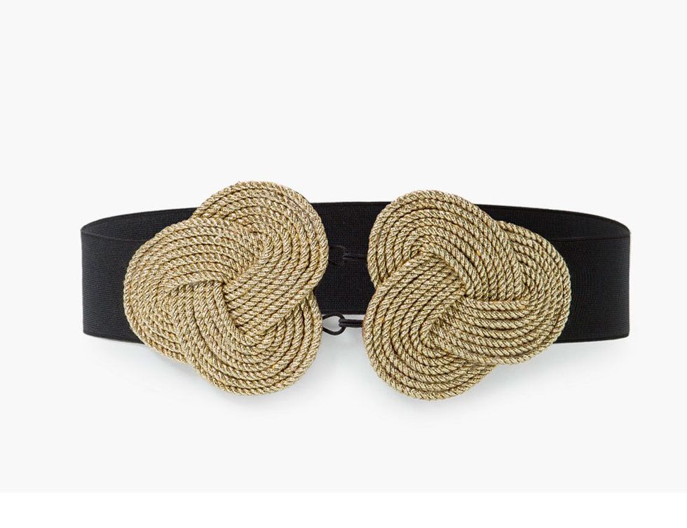 <p>Cinturón elástico con broques dorados (19,99 €).</p>
