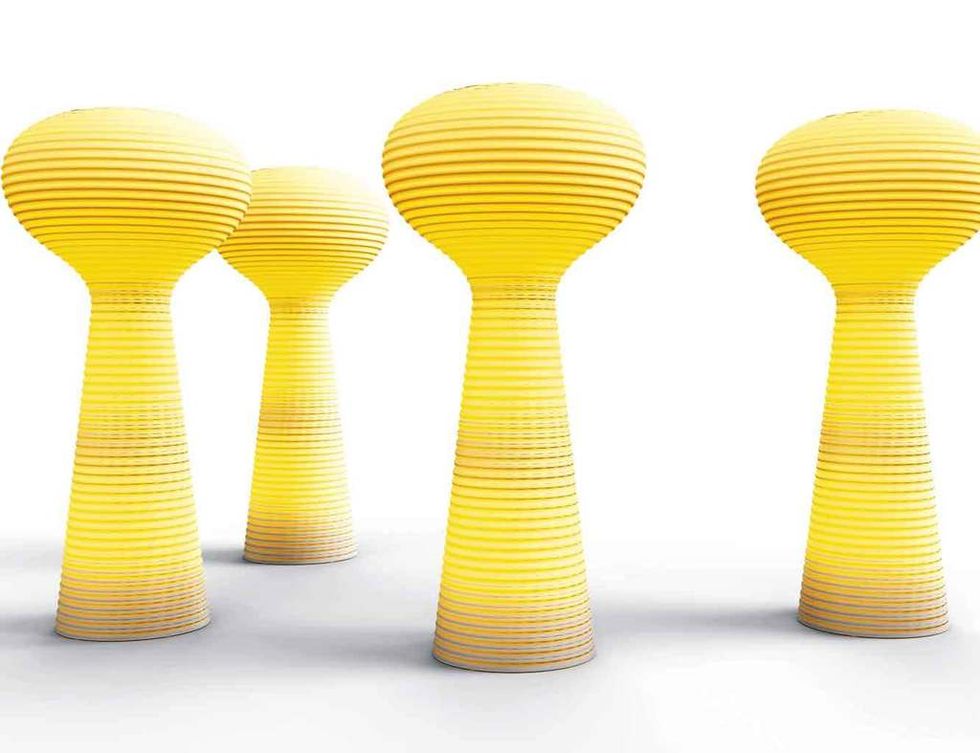 <p>Lámpara <i>oversize</i> <i>Bloom</i> (190 cm) con tecnología LED, desde 1.375 €, diseño de Eugeni Quitllet para Vondom.&nbsp;</p>
