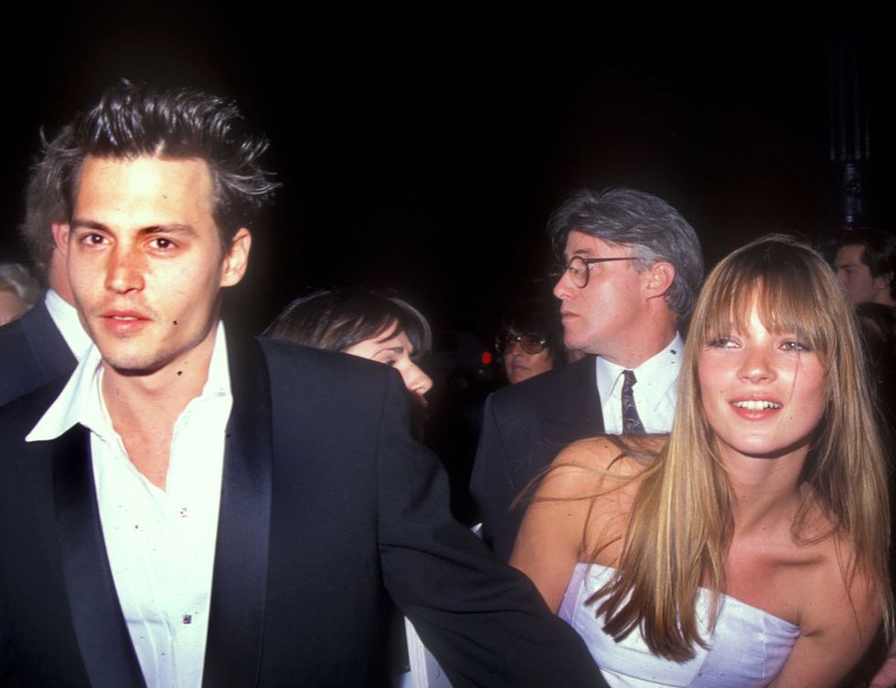 <p>Uno de sus primeros amores y de los más famosos fue el actor Johnny Depp. Ricos, famosos y jóvenes, fueron sin duda una de las parejas icono de los años 90.&nbsp;</p>