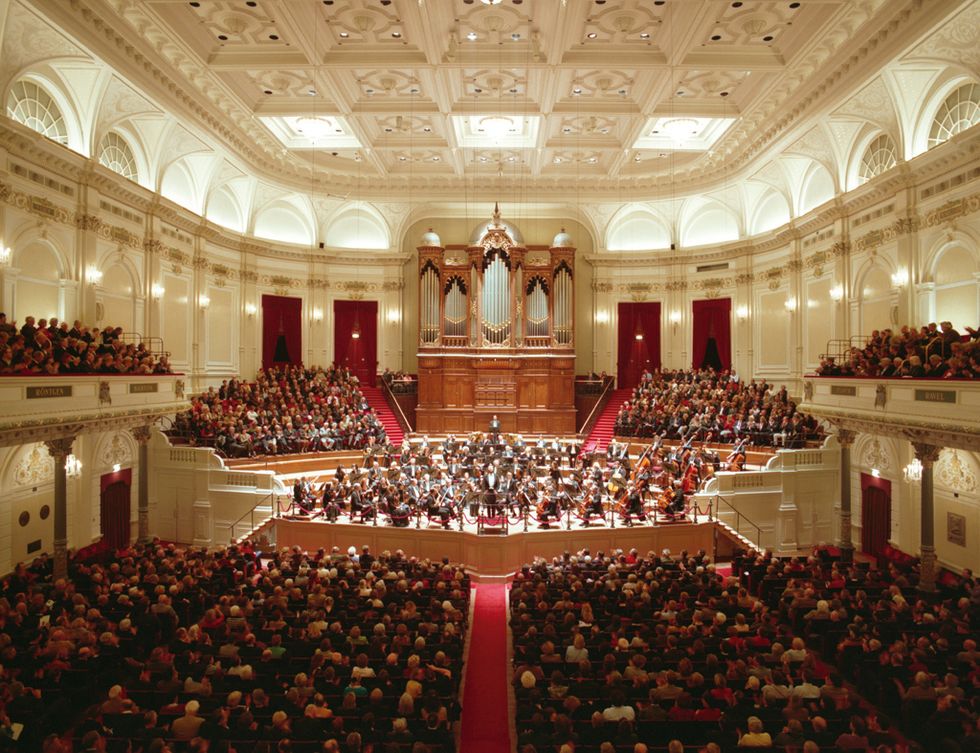 <p><a href="http://www.concertgebouw.nl" target="_blank">The Royal Concertgebouw</a> (Ámsterdam).&nbsp;&nbsp;</p><p>Todos los miércoles de septiembre a junio, The Royal Concertgebouw, una de las salas más prestigiosas de conciertos de Ámsterdam organiza los Lunchtime Concerts, es decir, los conciertos del almuerzo –de 12.30 a 13 h–, con música clásica y moderna, y a coste cero.&nbsp; </p>