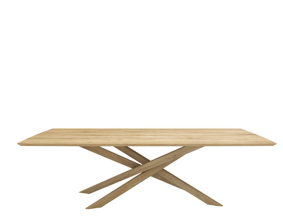 <p>
Y nosotros apostamos por la mesa <i>Mikado Dining Table</i>, diseñada por Alain Van Havre para Ethnicraft. ¿Su acierto? Su sencilla estructura y su original diseño de patas cruzadasinspirado en el jugo del mikado. <br /><strong><a href="http://www.ethnicraft.com/" target="_blank">www.ethnicraft.com</a></strong></p>