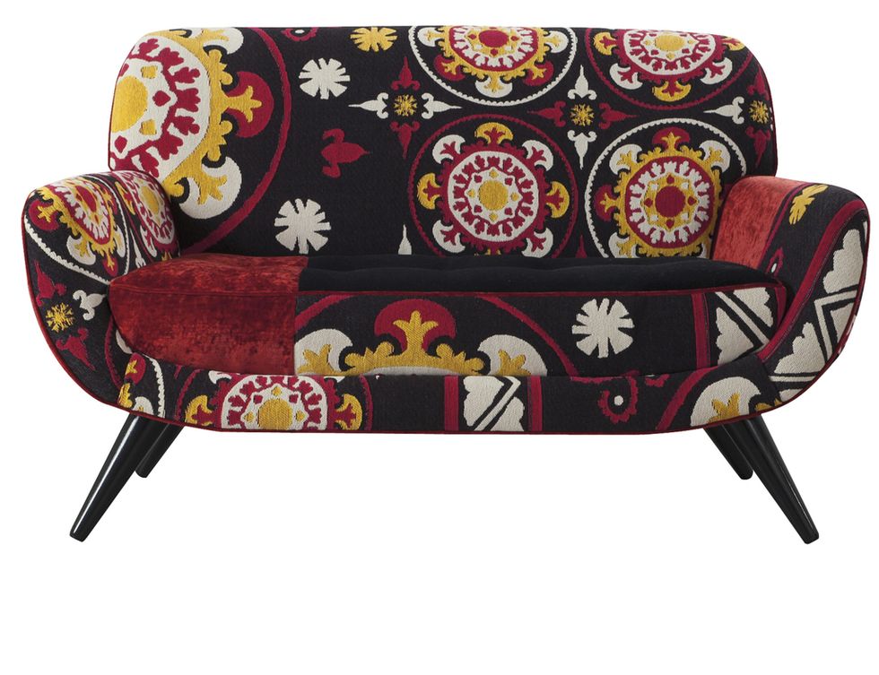 <p>Nos seduce el toque exótico de este sofá-banqueta <i>Osorno</i>, que combina varios tejidos, de Roche Bobois, 2.110 €.</p><p>&nbsp;</p>