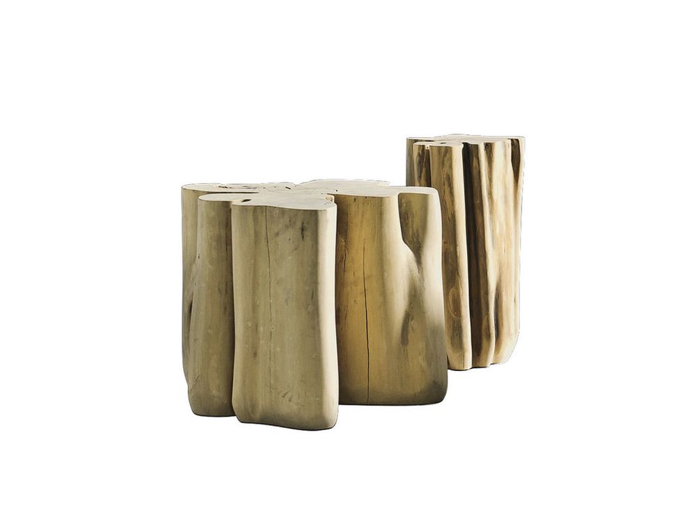 <p>Mesitas hechas con troncos, colección <i>Brick</i>, de Paola Navone para Gervasoni, 294 € y 519 €.&nbsp;</p>