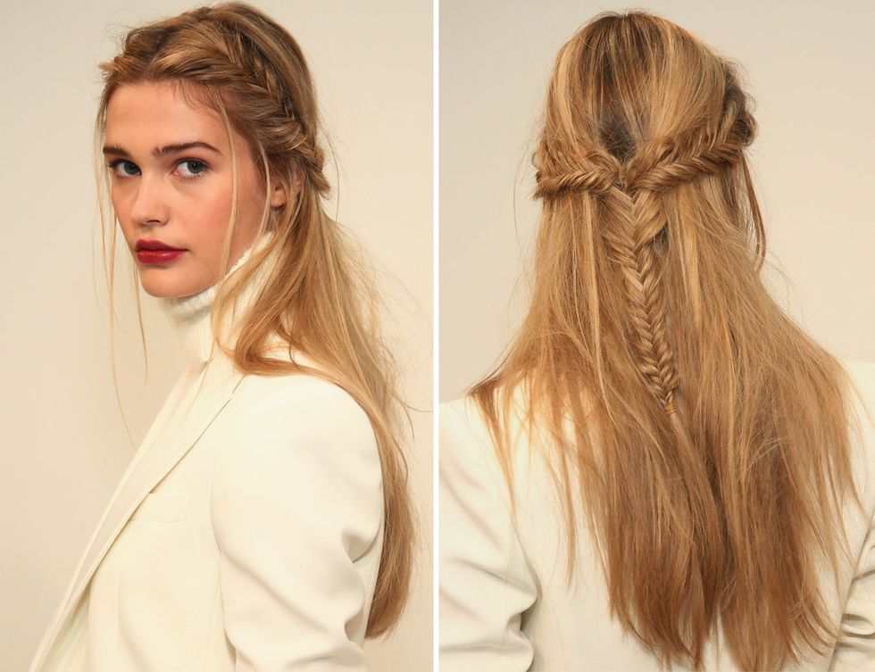 <p>Si tenemos que quedarnos con un recogido en esta edición de NYFW, sería este de <strong>Rachel Zoe</strong>: una espectacular trenza de espiga recogida a la nuca con aire romántico.</p>