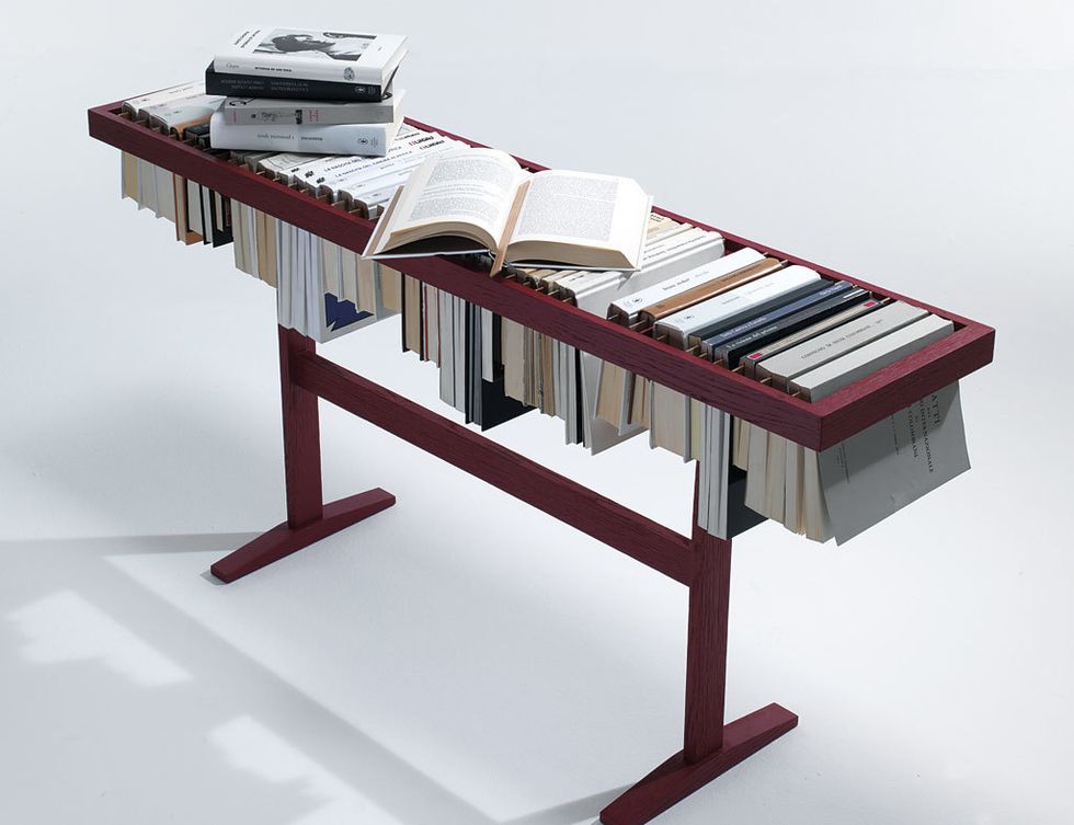 <p>Librería horizontal <i>Booken</i> hecha ¡de libros!, de Lema.</p>