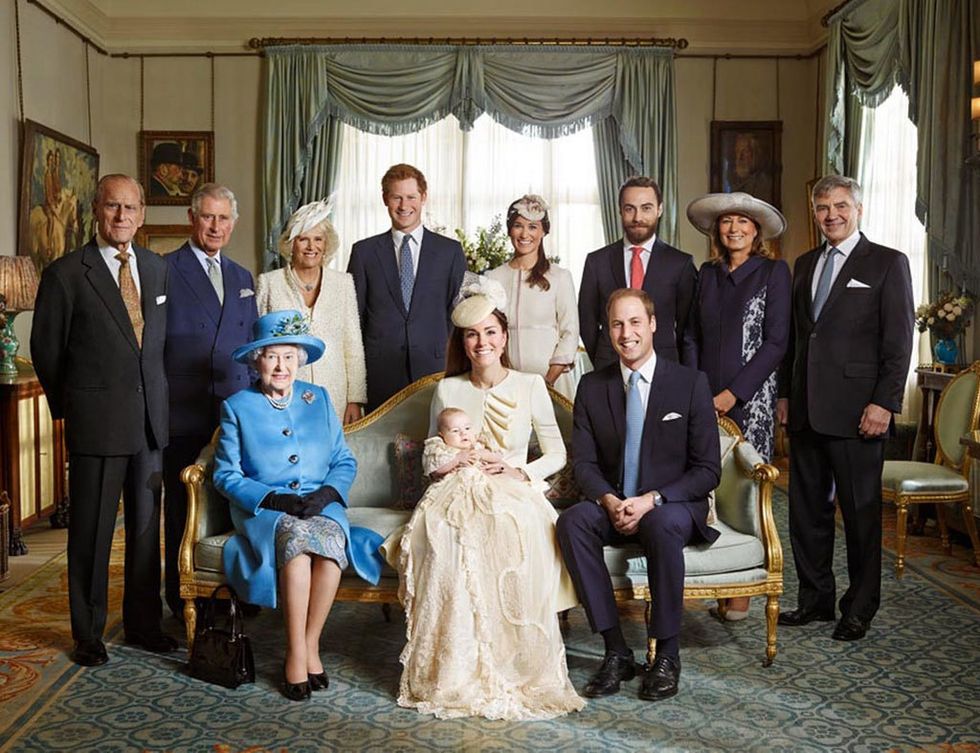 <p>Cuatro generacione de la familia real británica en una sola foto, junto a la familia Middleton.</p>
