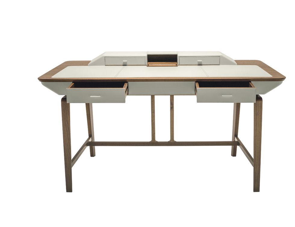 <p>El escritorio <i>Studium</i>, de Giorgetti, está fabricado con exquisitos materiales, 8.835 €.&nbsp;</p>