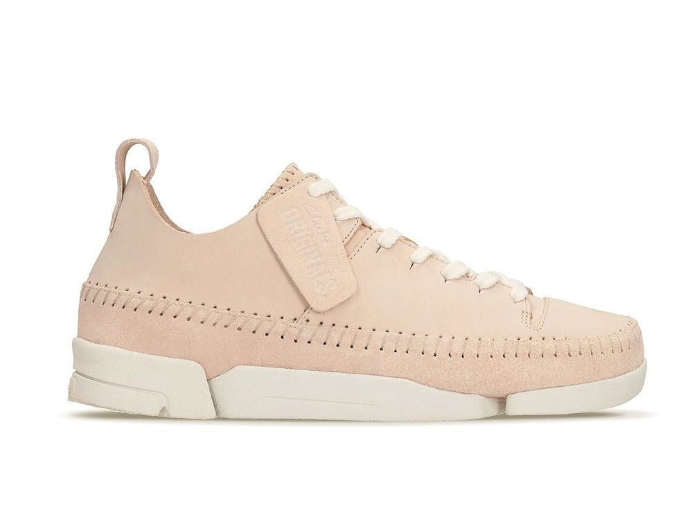 <p>Sneaker Trigenic Flex Light Pink de <a href="http://pubads.g.doubleclick.net/gampad/clk?id=197905402&amp;iu=/36117602/hmies-elle/home" target="_blank">Clarks,</a> cosidas a mano (130 €).</p>