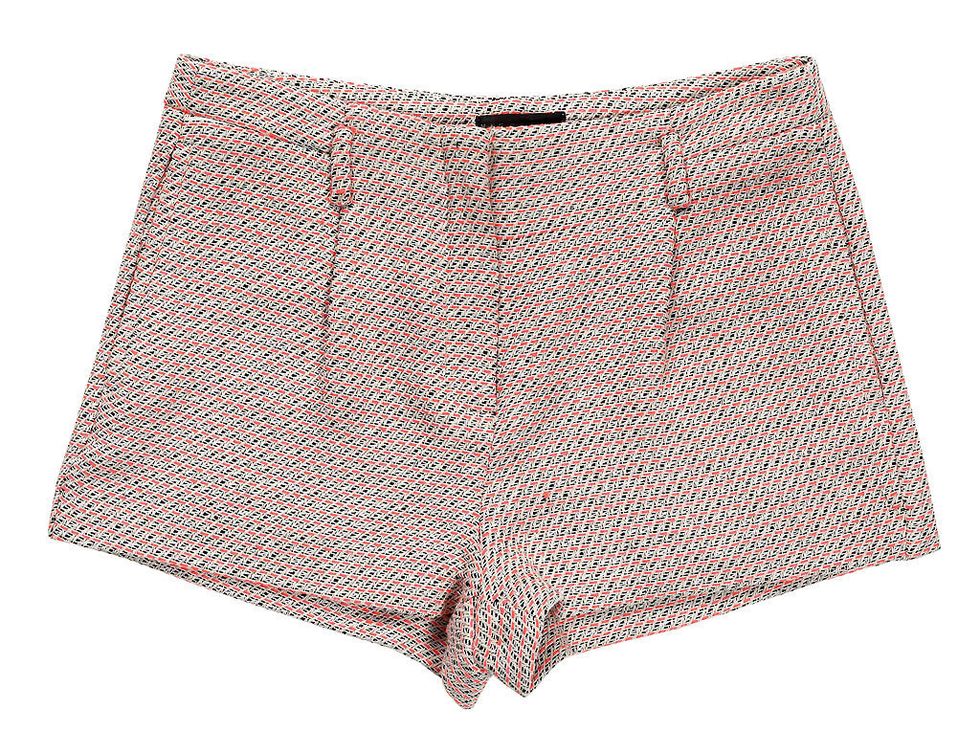 <p>Pantalón corto de ‘tweed’ con pinzas <strong>(29,99 €</strong>).</p>