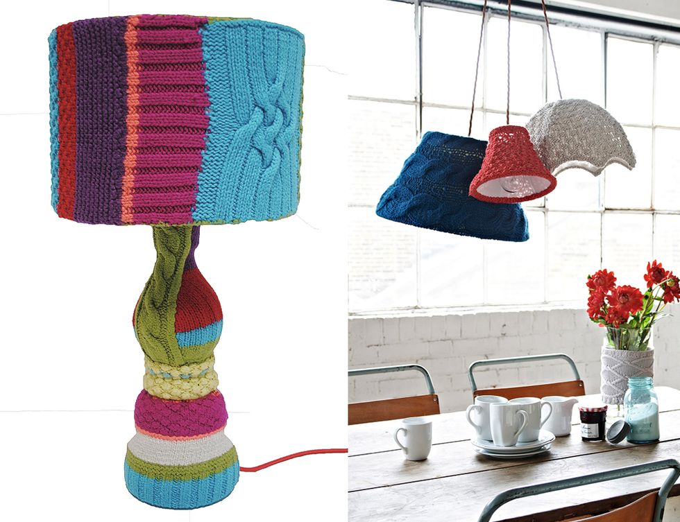 <p>...cool y amoroso, estas lámparas se apuntan a la moda del tricot. Su creadora, Melanie Porter, también viste de punto a sillones, butacas, jarrones... </p>