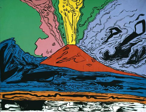 <p>Las series de trabajos de Andy Warhol alrededor del este simbólico volcán napolitano se presentan en el Palazzo delle Arti. La exhibición ofrece 180 obras que certifican el nexo de unión del artista norteamericano con esta ciudad ofreciendo retratos de personajes relevantes que conoció durante su estancia en Italia. En esta etapa, concretamente el 23 de noviembre de 1980, se produjo un terremoto en el área Irpinia con una violencia que impresionó al genio del Pop Art. Warhol reconoció que las erupciones del Vesubio le parecían grandes piezas de escultura, y así lo representó en sus iconografías. </p><p>La muestra también presenta dibujos, acetatos y polaroids de artistas, grupos musicales y actores, incluida una de sus archiconocidas láminas de Marilyn Monroe.</p><p>• Lugar: <a href="http://www.palazzoartinapoli.net" target="_blank">Palazzo delle Arti</a>&nbsp;(Via dei Mille, 60).</p><p>• Fecha: Hasta el 20 de julio.</p>