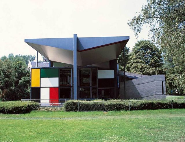 Edificio del pabellón de exposiciones de Zúrich, diseñado por Le Corbusier.