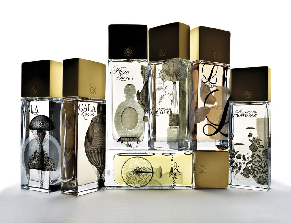 <p>Más allá de la realidad; colección efímera en  la que el ilustrador Carlos Buendía ilumina los  clásicos perfumes Loewe. In love!! </p>