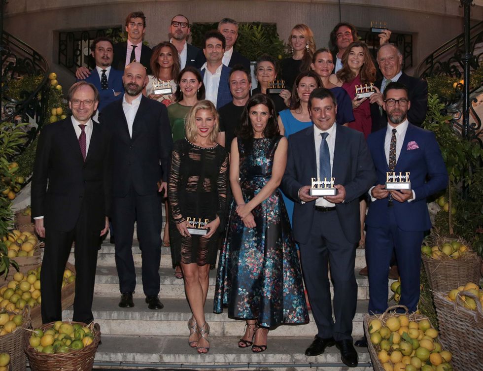 <p>Los trece premiados de la primera edición de los Elle Gourmet Awards posan juntos en una imagen de grupo.&nbsp;</p>
