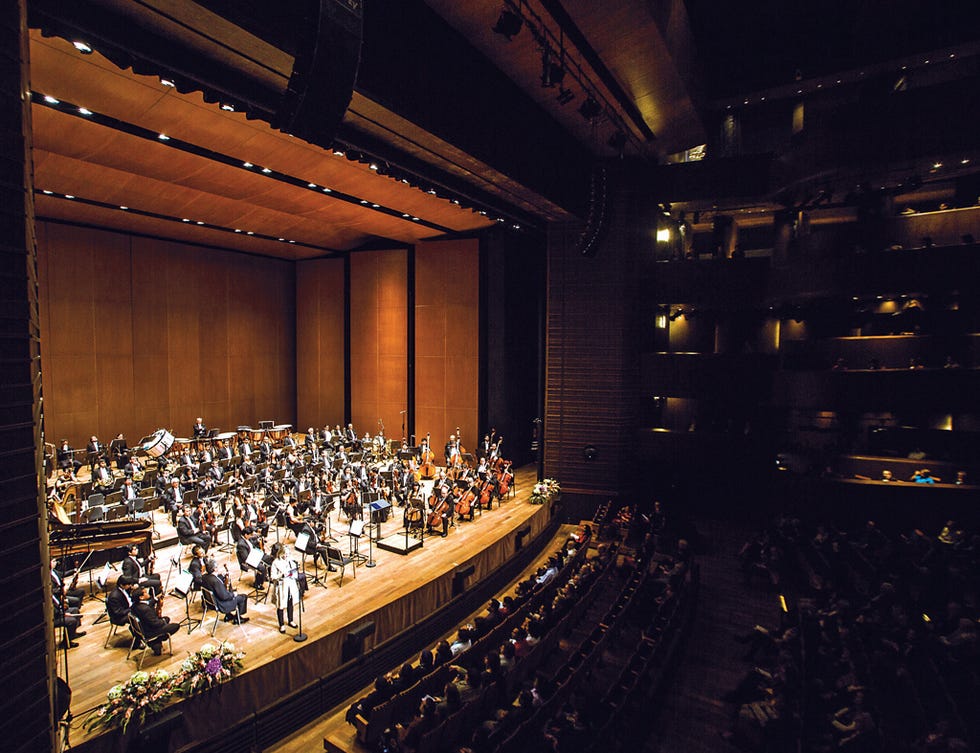 <p>La Orquesta Sinfónica Nacional de Perú tiene previstas un par de actuaciones los días 26 y 28 de junio en el Gran Teatro Nacional. También habrá un concierto de cámara (día 3) y cuatro sesiones de danza clásica. Además, si consultas la web te informarás de actividades gratuitas, como ensayos abiertos al gran público o las visitas guiadas para conocer las bambalinas de un recinto que llega a albergar a cerca de 1.500 almas.</p><p><strong>• Lugar: <a href="http://granteatronacional.pe" target="_blank">Gran Teatro Nacional del Perú</a> (Avda Javier Prado Este, 2225).</strong></p>