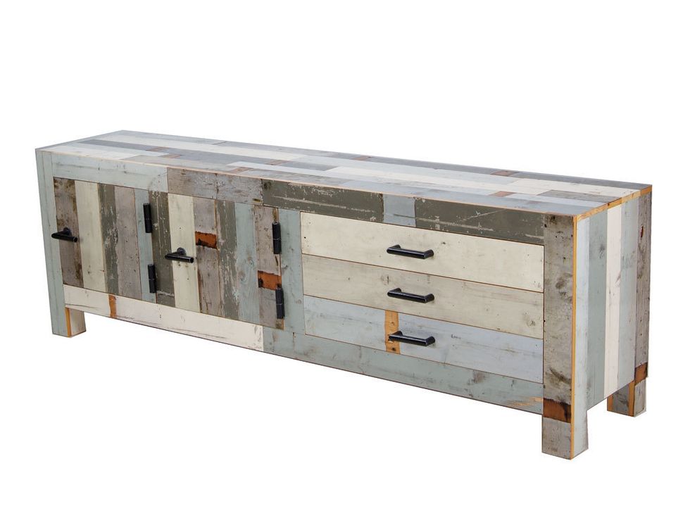 <p>La tendencia eco total: muebles de madera procedente de descartes, como la cómoda Canteen, del diseñador holandés Piet Hein Eek. En Room Service Design.  </p>