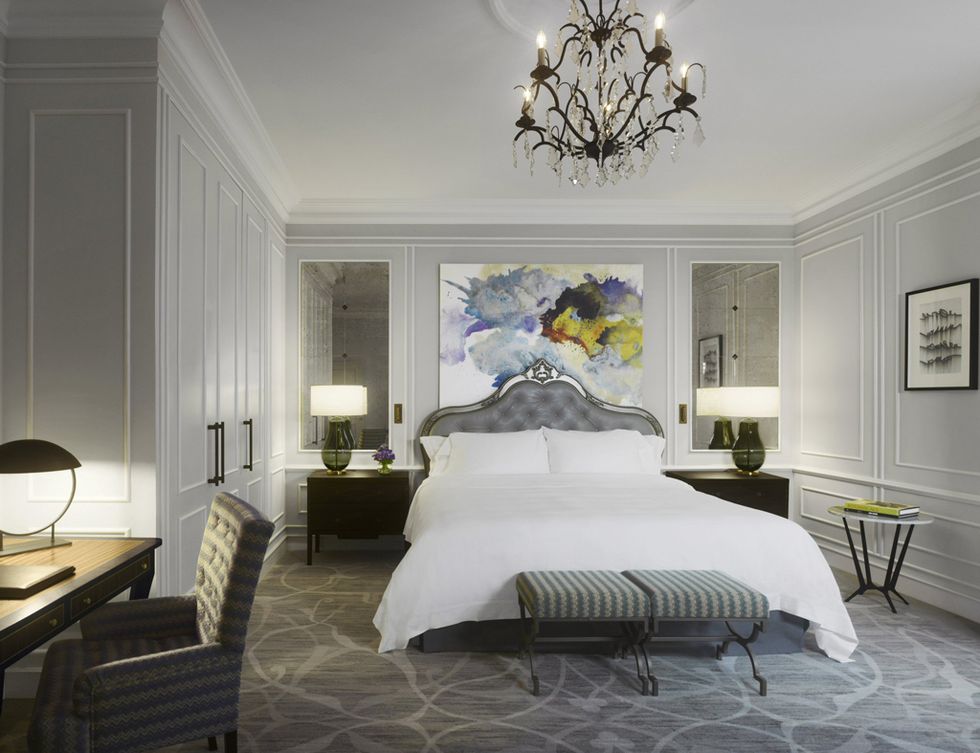 <p>En cada una de las habitaciones hay una exclusiva cama Luxury Collection, con algodón de 200 hilos y edredón de plumas.</p>