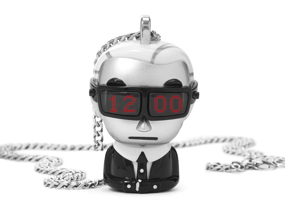 <p>Reloj colgante digital de Karl Lagerfeld XS (215 €).</p>