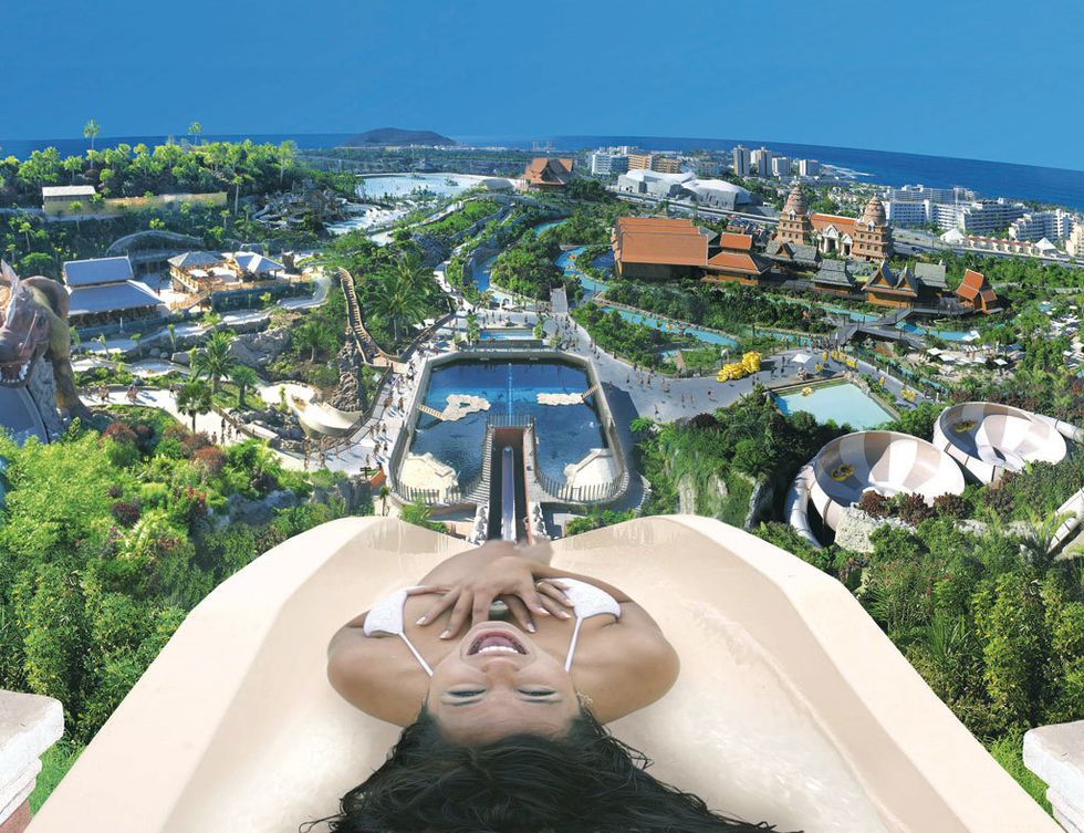 <p><a href="http://www.siampark.net" target="_blank">Siam Park,</a> el gran parque acuático ambientado en Tailandia, estrena dos nuevas atracciones: Kinaree –un tobogán serpenteante de 200 m de largo– y Sawasdee, un espacio infantil con toboganes para hacer carreras. Relájate luego en su playa o con un paseo por el río lento (33 euros y 22euros, los niños).En&nbsp;Costa Adeje (Tenerife).&nbsp;</p>