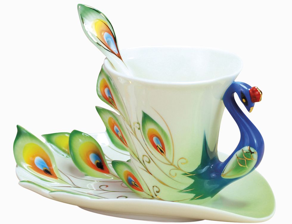 <p>Convierte la hora del té en la mejor del día con este juego de taza, plato y cucharilla Porcelain Designer Tea Cup, de Stanley Shop. <a href="http://www.dawanda.com" target="_blank">www.dawanda.com</a></p>