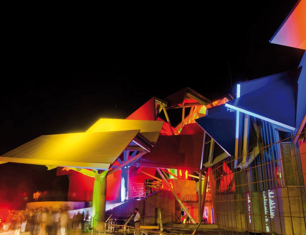 <p>El lustroso nuevo Biomuseo de la Diversidad acaba de abrir estos días sus puertas. Después de muchos meses en construcción, el complejo sigue despertando admiración por su estructura y ya ha recibido un prestigioso premio de ingeniería. La estructura, ideada por el arquitecto Frank Gehry, acogerá ocho galerías en las que se describe cómo el alumbramiento de Panamá modificó el planeta para siempre hace 3 millones de años.</p><p><strong>• Lugar: <a href="http://www.biomuseopanama.org" target="_blank">Biomuseo de la Biodiversidad</a> (Calzada de Amador).</strong></p><p><strong>• Fecha: Apertura en marzo.</strong></p>
