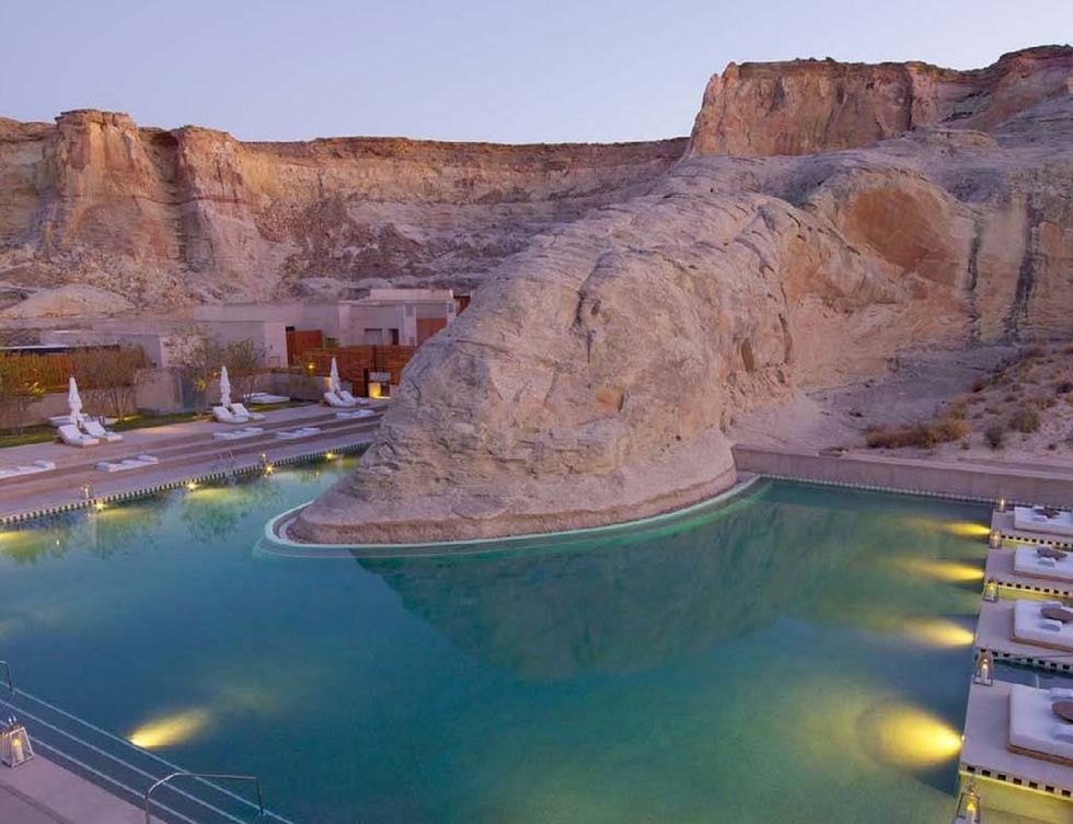 <p>¿Cómo hacer frente a los cuarenta y tantos grados de calor del desierto de Utah (EE.UU.)? Con esta piscina que se funde, literalmente, con el paisaje rocoso. </p>