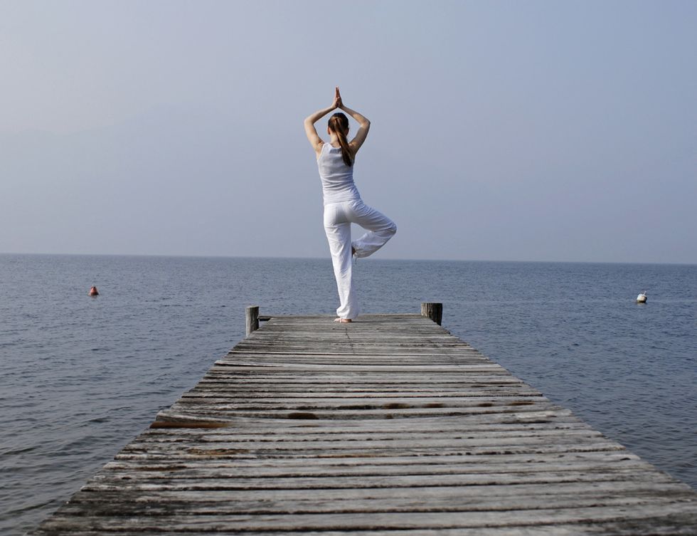 <p>Al bienestar que aporta en sí mismo el yoga a tu cuerpo y mente, añádele los placeres de practicarlo en una hermosa playa de Mallorca oyendo únicamente las olas del mar mientras está amaneciendo. Esto es lo que te ofrece <a href="http://www.almadeyoga.com/es" target="_blank">Alma de Yoga</a>&nbsp;en sus retiros en la naturaleza que incluyen el alojamiento y más actividades.&nbsp;</p>