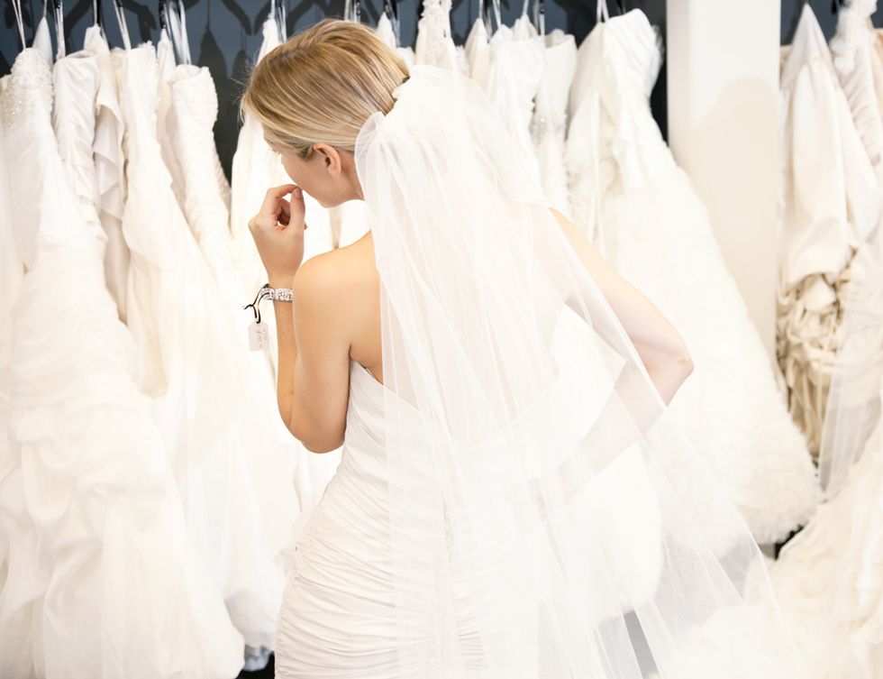 <p>A la hora de elegir el vestido de novia, las españolas visitan de 3 a 5 tiendas especializadas y se prueban de 10 a 19 vestidos antes de decidirse.</p>
