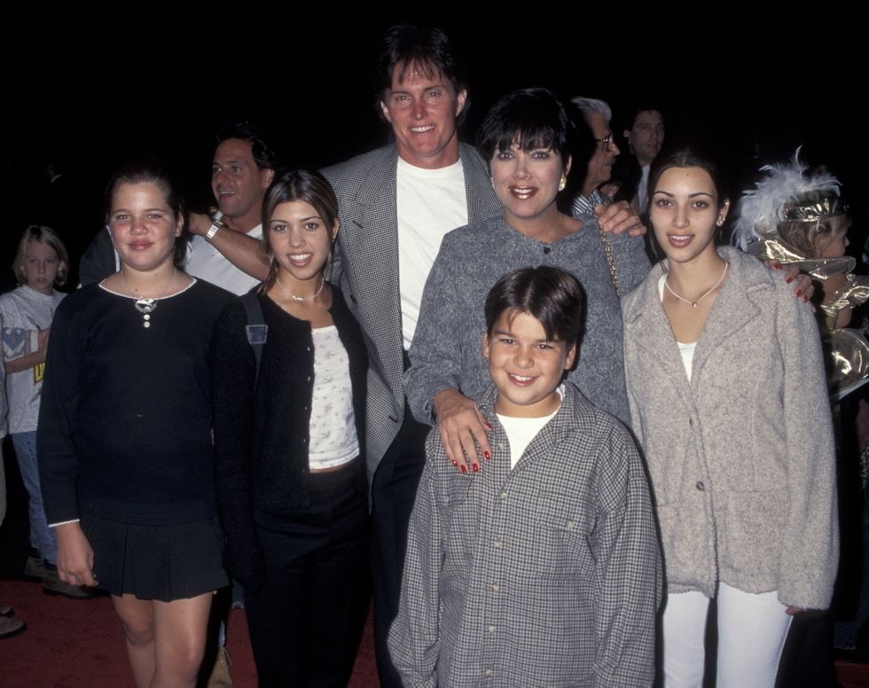 <p>Año 1995: Kim ya tenía 15 años y posaba así junto al resto de miembros de su familia: su madre Kris, su padrastro Bruce, sus dos hermanas Kourtney y Khloe y su hermano Rob.</p>