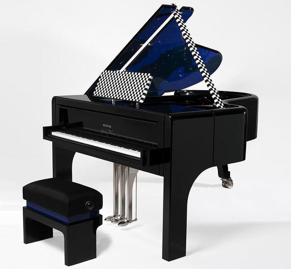 <p>Andrée diseñó hasta instrumentos musicales como éste Piano Voie Lactee para Pleyel. De hecho, fue una promesa del piano hasta que abandonó la carrera musical.</p>
